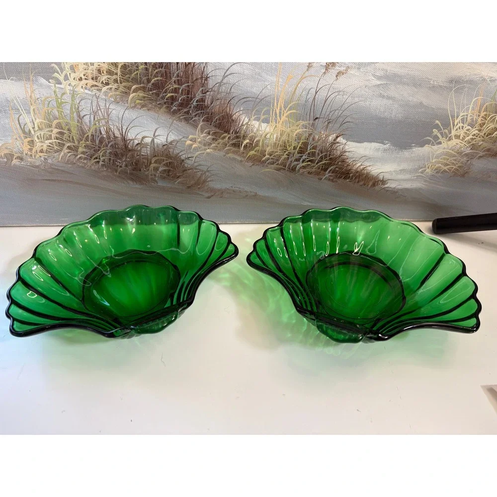 Vintage Emerald Green Glass Seashell Bowls Scalloped Clam Shell Dish Set of 2